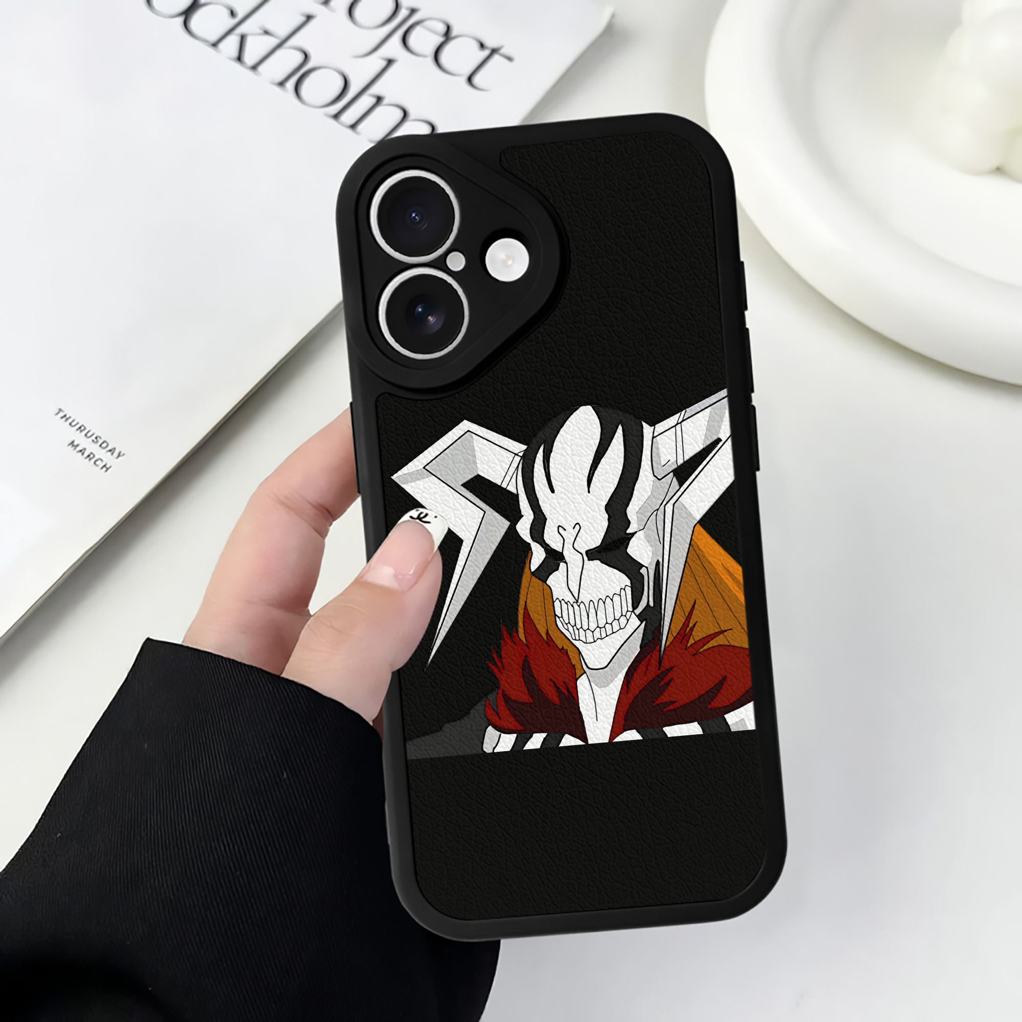 ブリーチ 黒崎一護（くろさき いちご）BLEACH Kurosaki Ichigo 【iPhone 16シリーズ対応】シリコンスマホケース（レザー調） 材質：シリコン